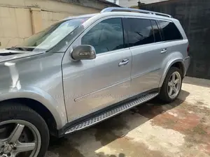 Mercedes-Benz GL-Class 2010 Silver