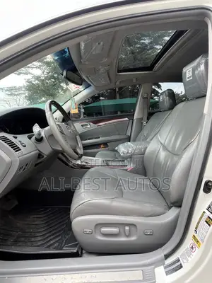 Toyota Avalon 2010 White