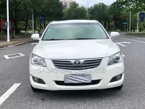 Toyota Camry XLE 4dr Sedan (2.5L 4cyl 6AM) 2010 White