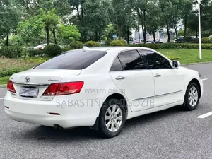 Toyota Camry XLE 4dr Sedan (2.5L 4cyl 6AM) 2010 White