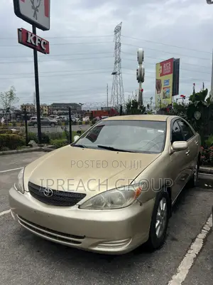 Toyota Camry LE 4dr Sedan (2.4L 4cyl 5M) 2002 Gold