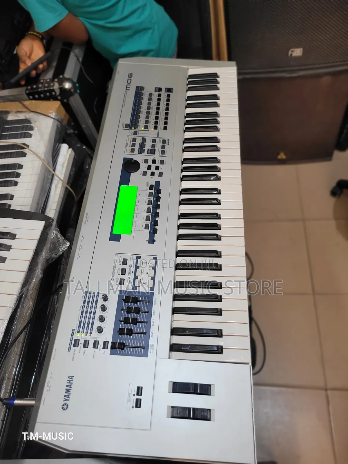 Yamaha Mo6 Synthesizer