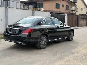 Mercedes-Benz C300 Luxury 4dr AWD 4Matic Sedan (2.0L 4cyl 7A) 2015