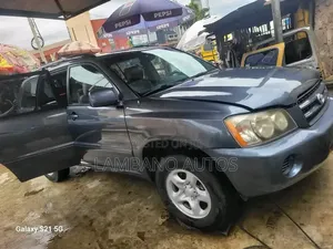 Toyota Highlander 2004 Gray