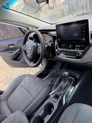 Toyota Corolla LE 2020 Silver