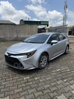 Toyota Corolla LE 2020 Silver