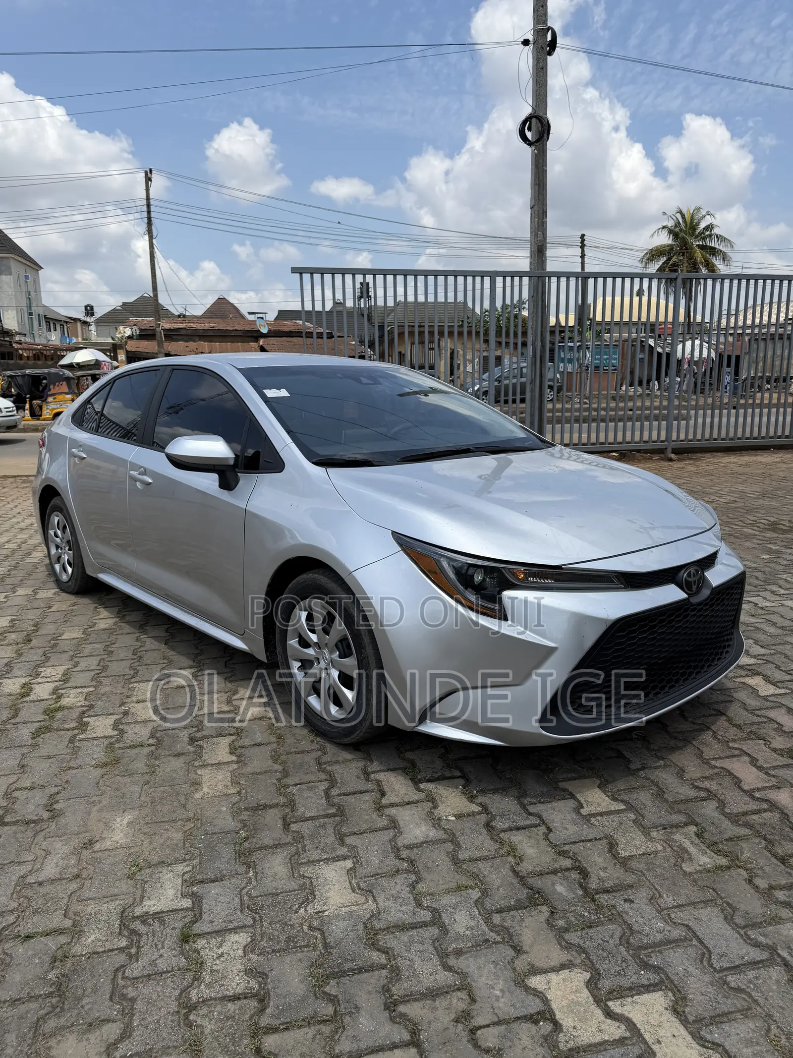 Toyota Corolla LE 2020 Silver