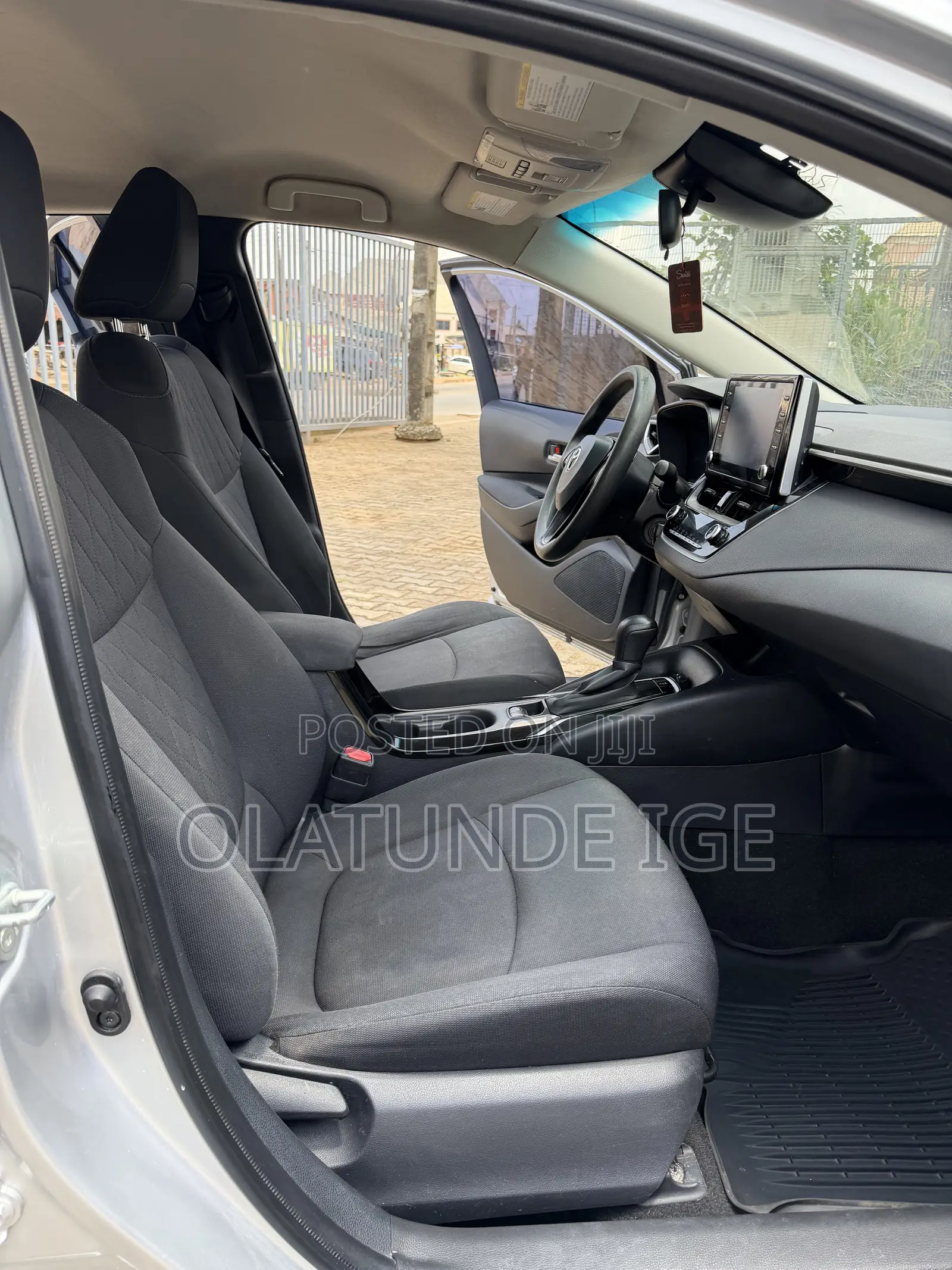 Toyota Corolla LE 2020 Silver
