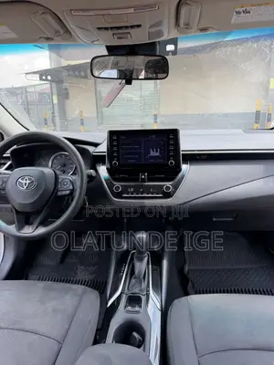 Toyota Corolla LE 2020 Silver
