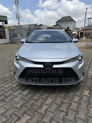 Toyota Corolla LE 2020 Silver