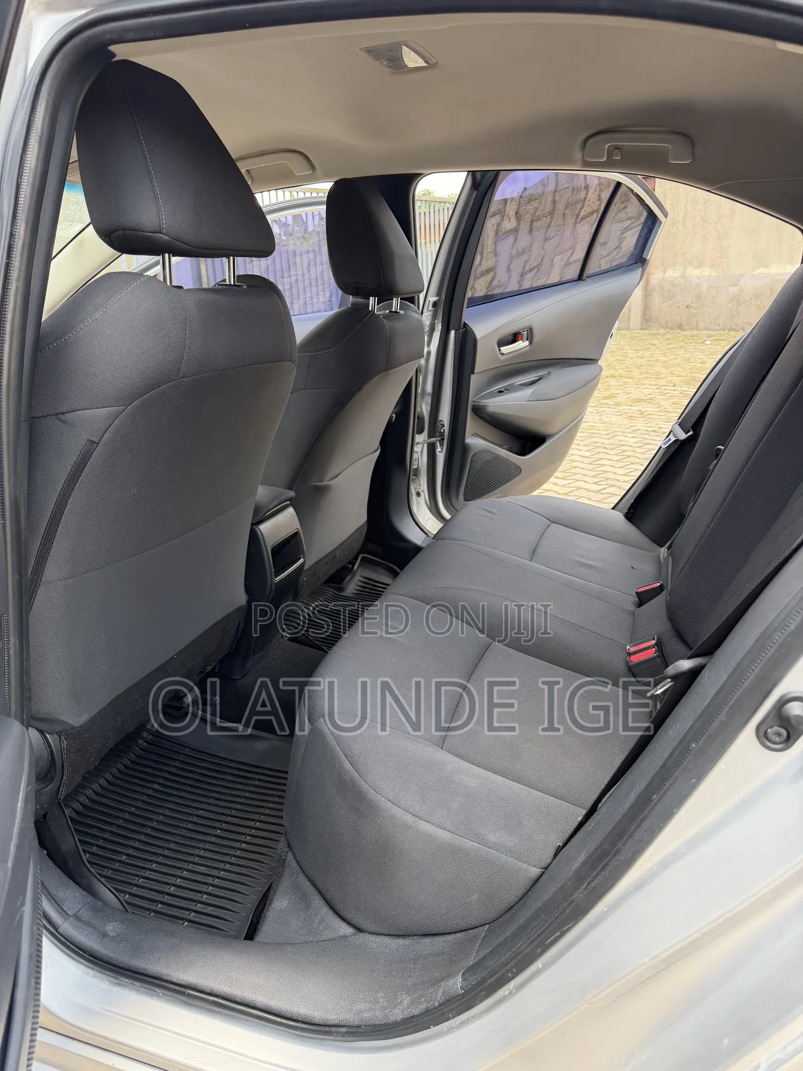 Toyota Corolla LE 2020 Silver