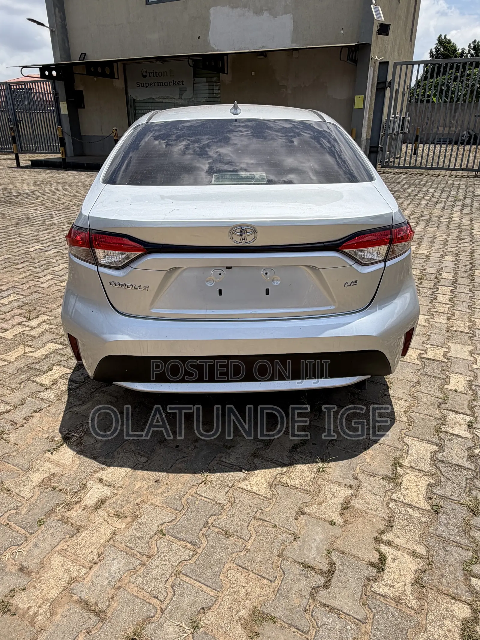 Toyota Corolla LE 2020 Silver