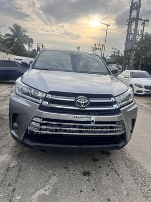 Toyota Highlander XLE 4dr SUV AWD (3.5L 6cyl 6A) 2015 Silver