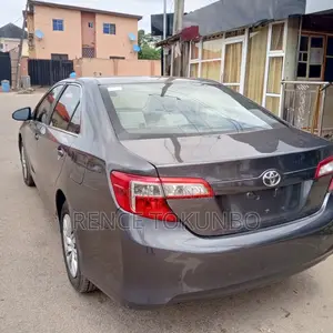 Toyota Camry LE 4dr Sedan (2.5L 4cyl 6A) 2012 Gray