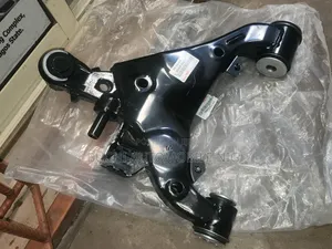 Original Japan OEM Lower Arms for Toyota Land Cruiser/ Tundra New Mode