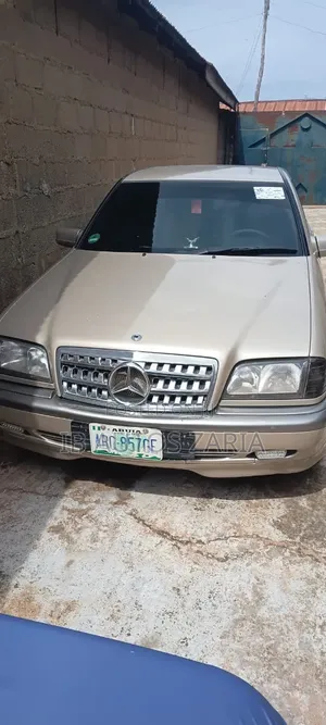 Mercedes-Benz C230 2000 Gold