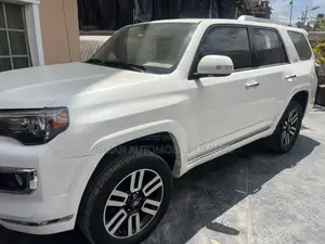 Toyota 4-Runner Limited 4WD 2010 White
