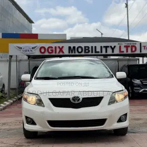 Toyota Corolla LE 4dr Sedan (1.8L 4cyl 4A) 2010 White