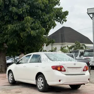 Toyota Corolla LE 4dr Sedan (1.8L 4cyl 4A) 2010 White