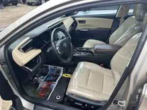 Toyota Avalon Limited FWD Sedan (3.6L 6cyl 6A) 2016 Gold