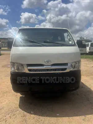 Toyota HiAce 2010 White