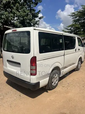 Toyota HiAce 2010 White