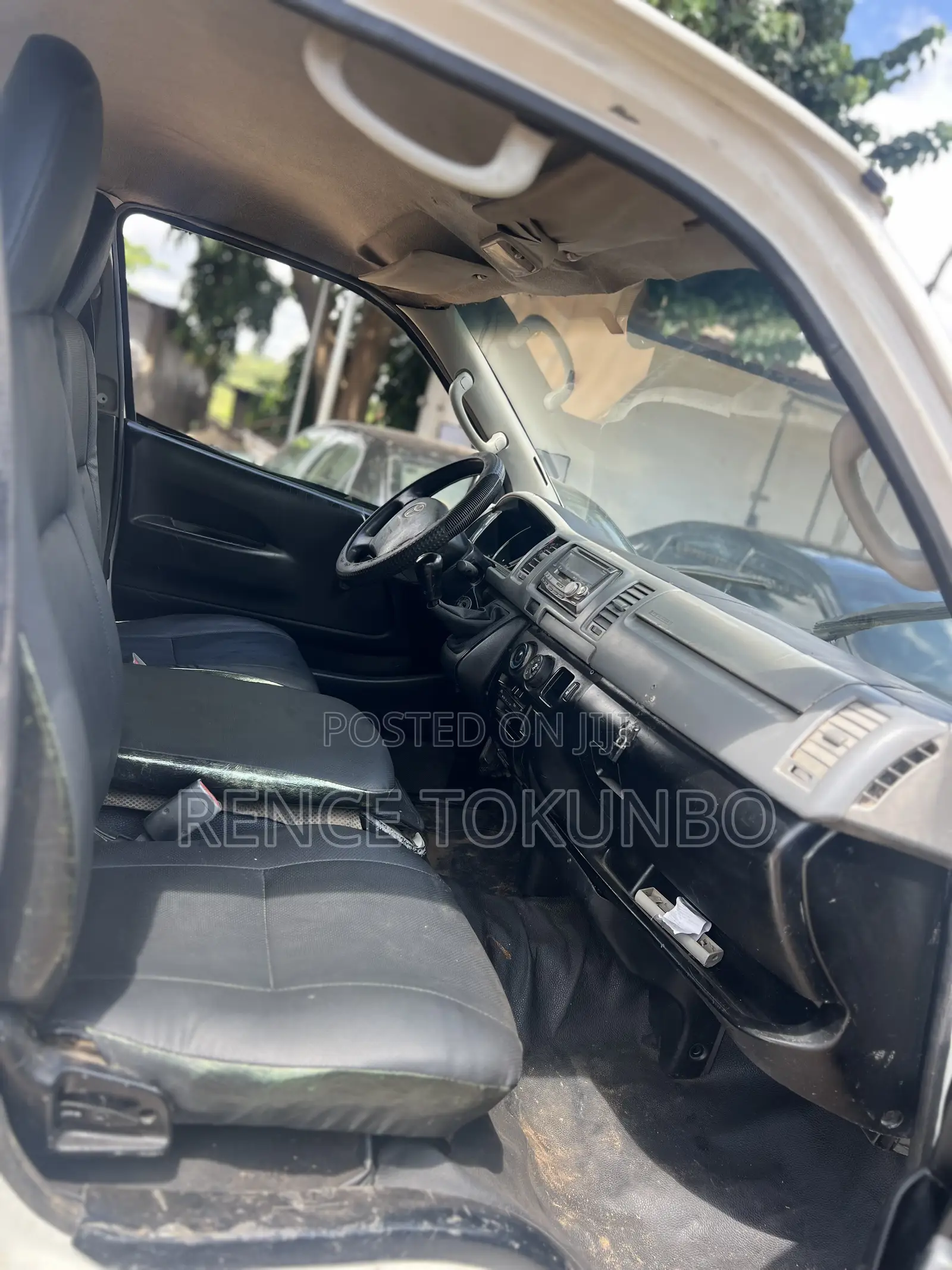 Toyota HiAce 2010 White