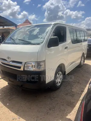 Toyota HiAce 2010 White