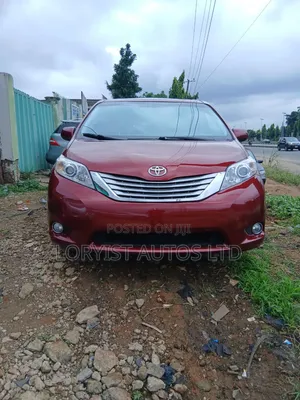 Toyota Sienna XLE Premium 8 Passenger (3.5L 6cyl 6A) 2016 Red