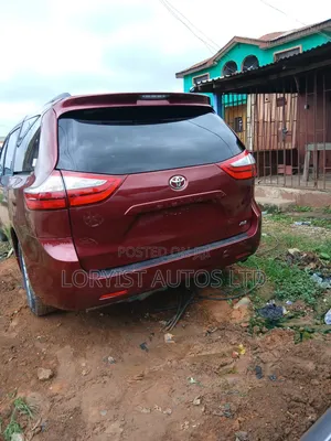 Toyota Sienna XLE Premium 8 Passenger (3.5L 6cyl 6A) 2016 Red