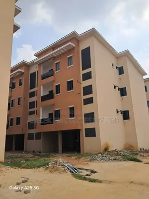 3bdrm Block of Flats in Maryland, Onigbongbo for sale