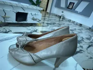 Elegant Silver-Grey Bow Court Heels