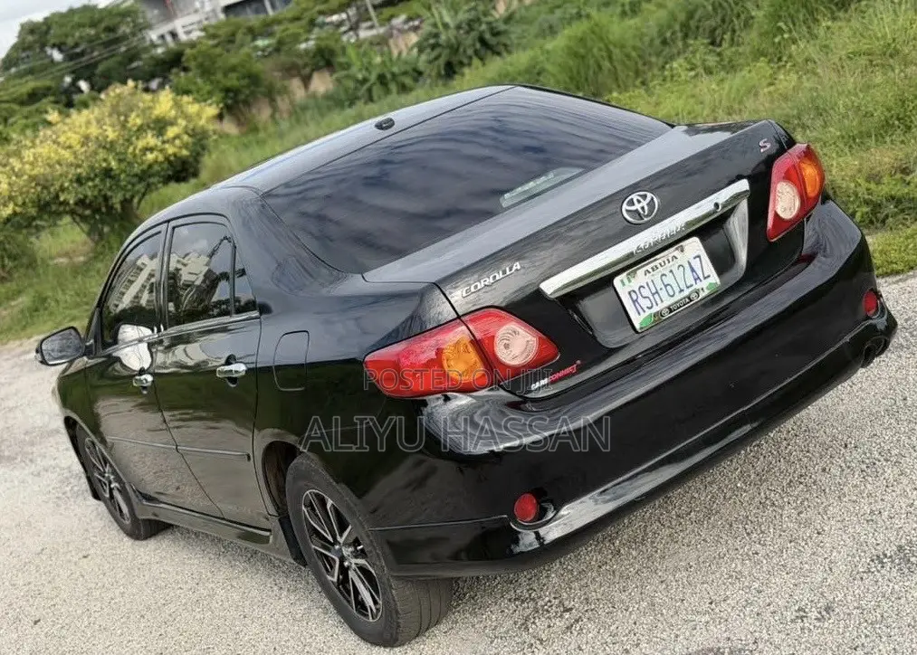 Toyota Corolla 2010 Black