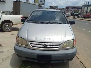 Toyota Sienna 2001 Silver