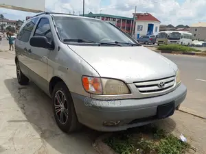 Toyota Sienna 2001 Silver