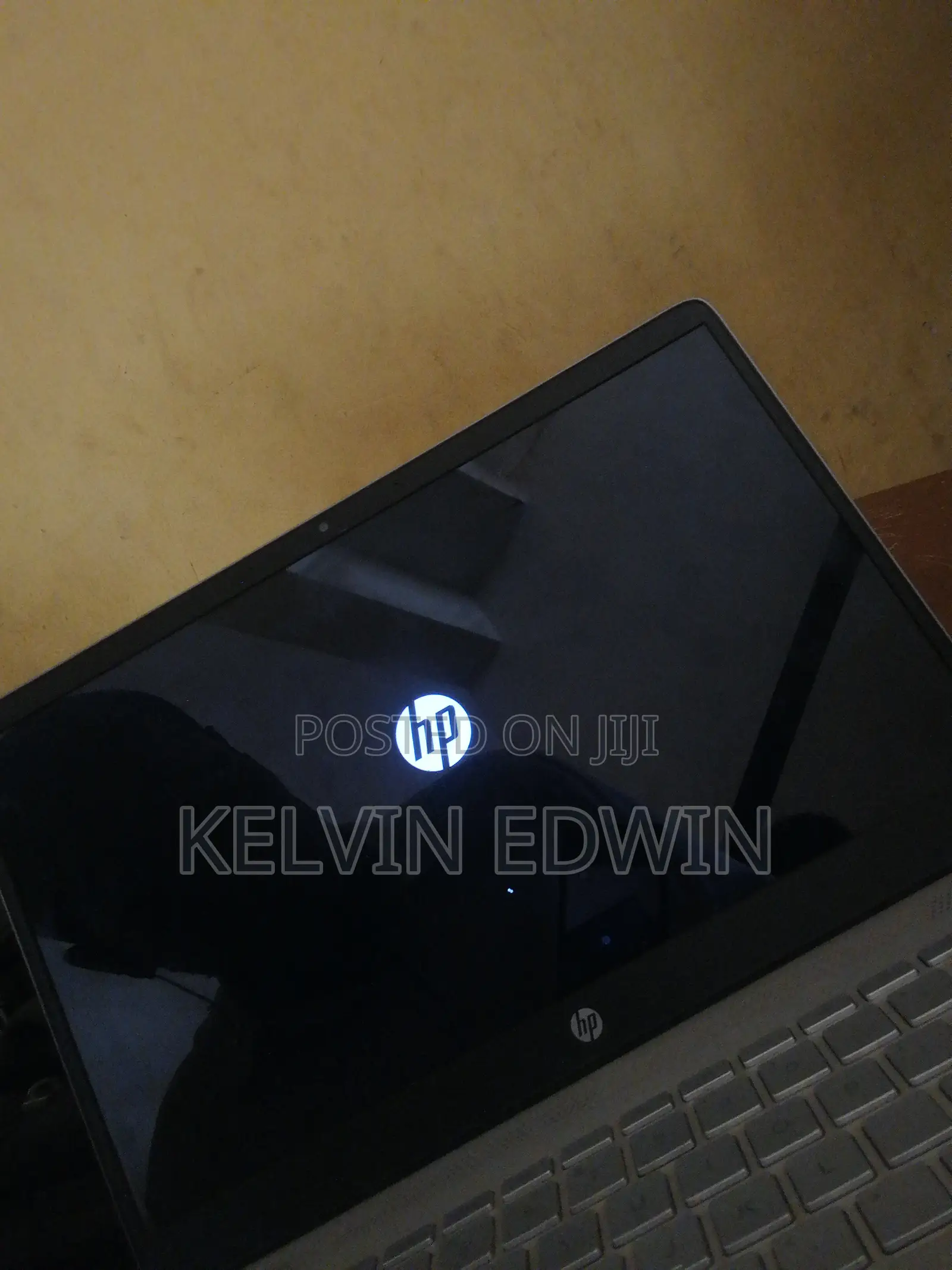Laptop HP Pavilion 10 8GB Intel Core i3 HDD+SSD 1T