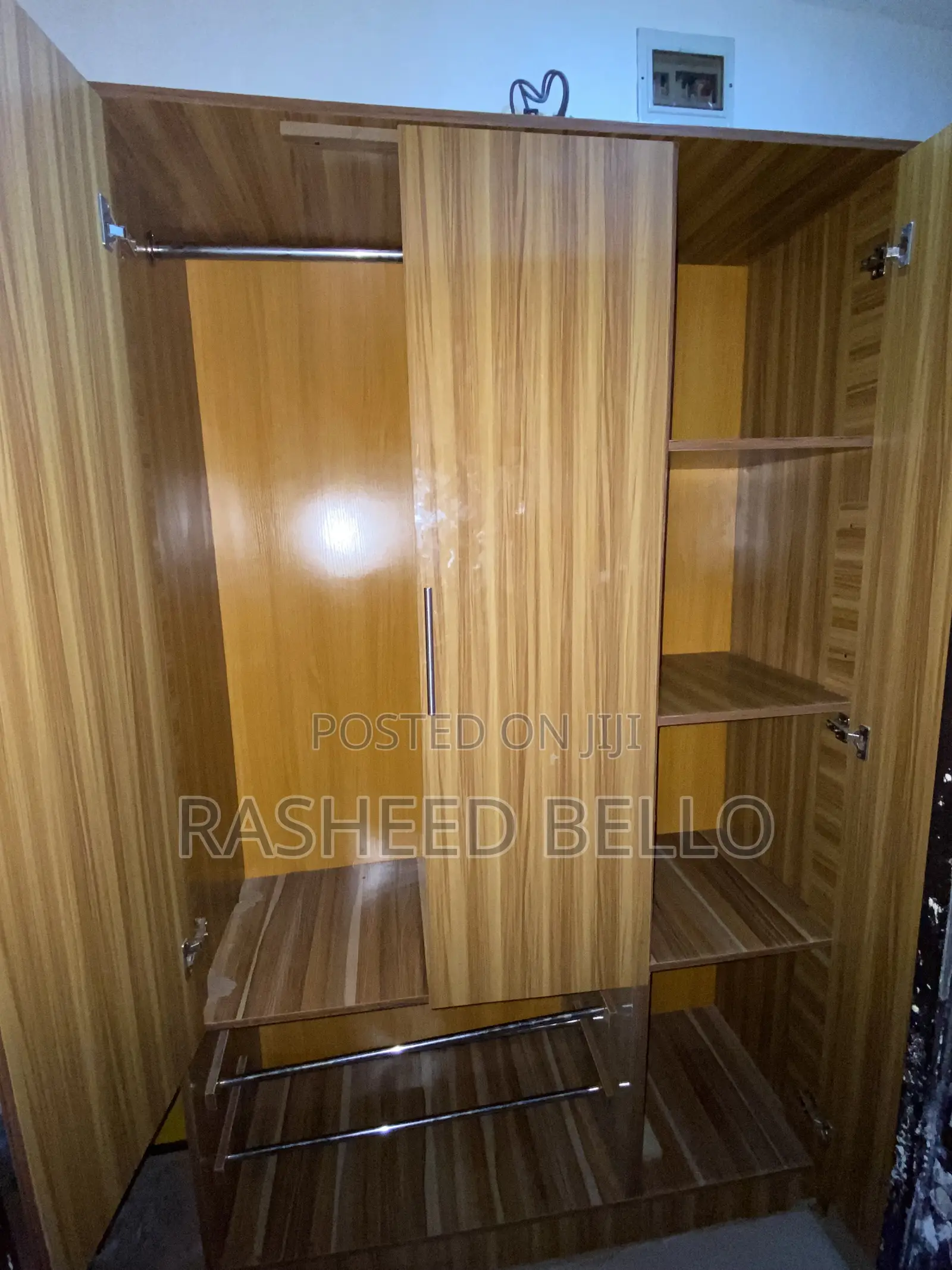 Wardrobe 3 Doors
