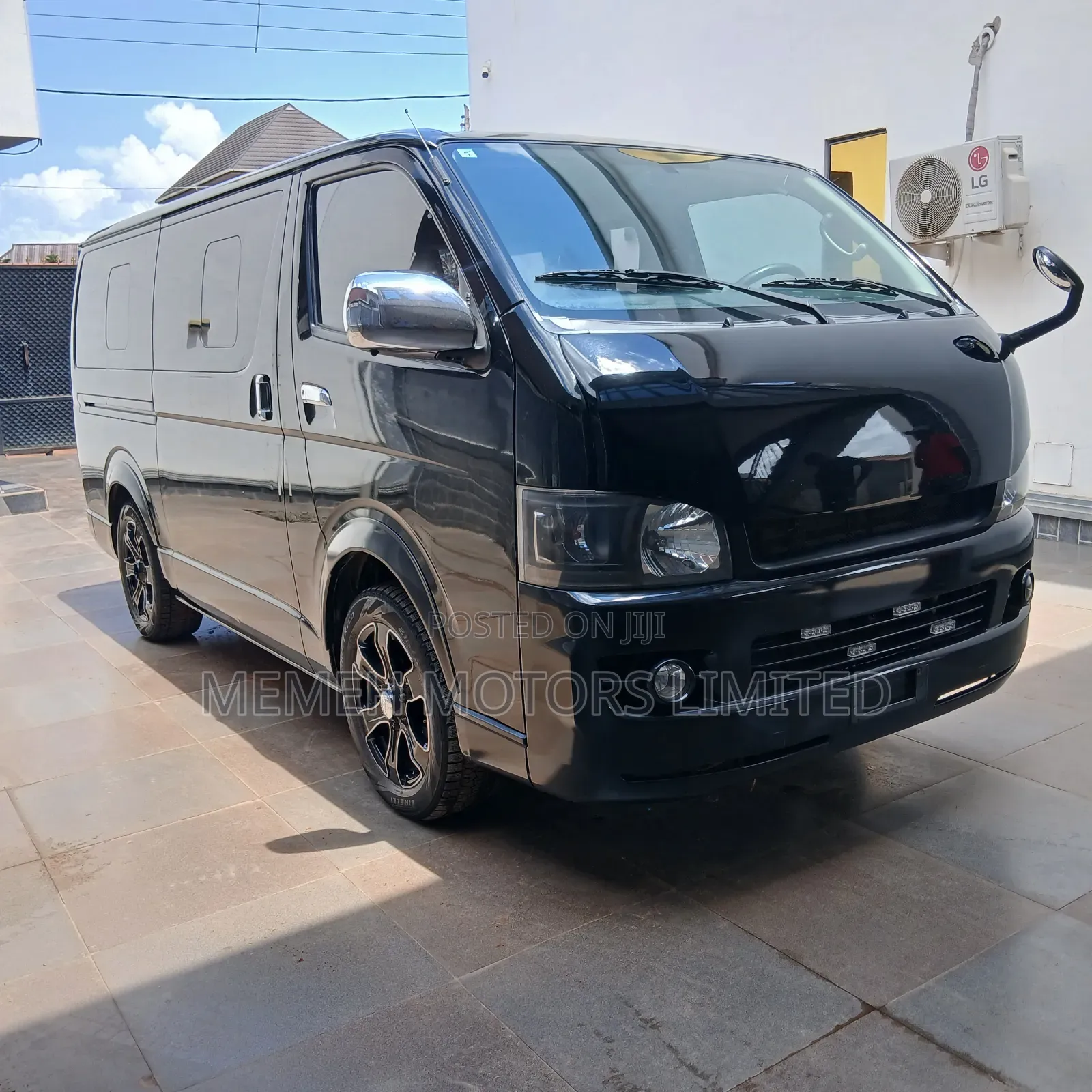 Toyota HiAce 2014 Black