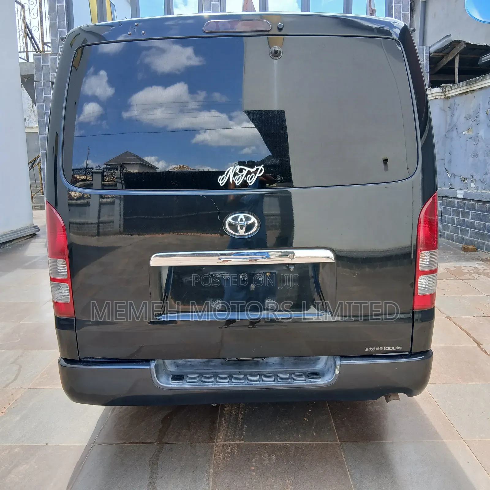 Toyota HiAce 2014 Black