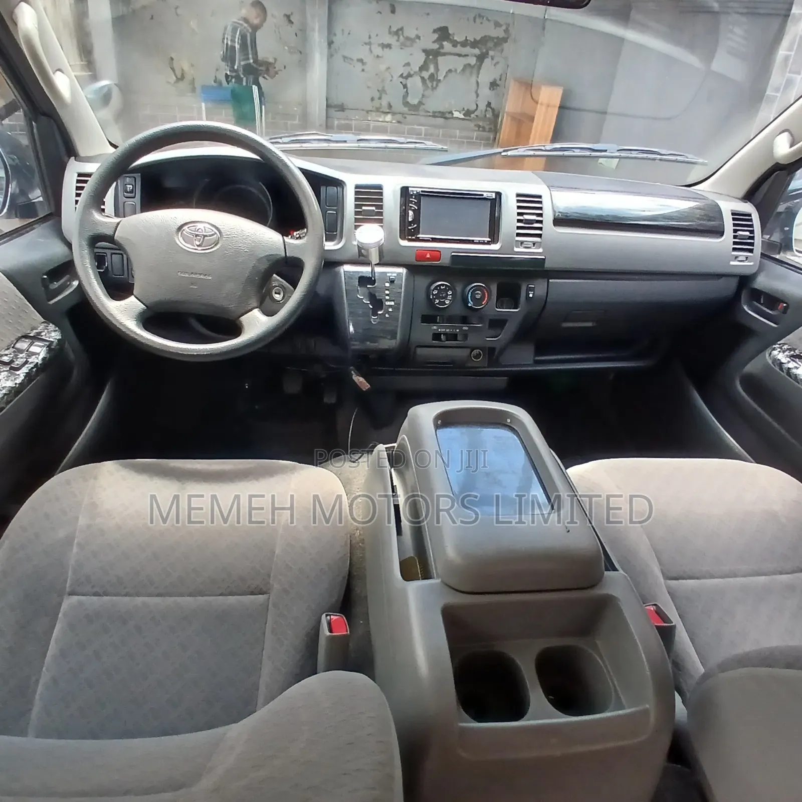 Toyota HiAce 2014 Black