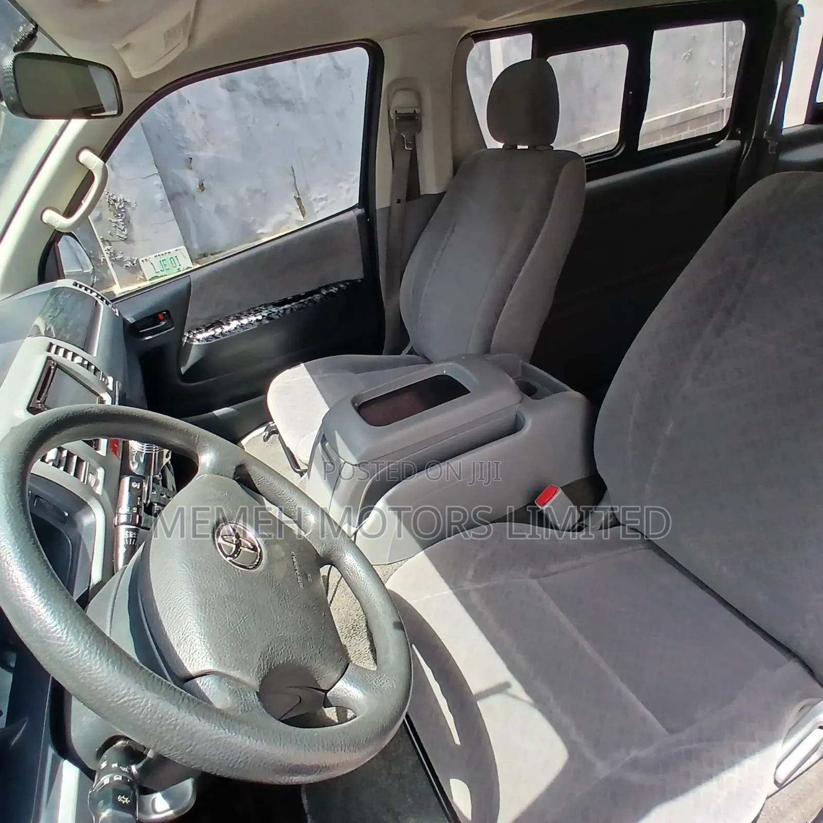Toyota HiAce 2014 Black