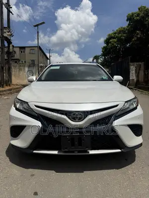 Toyota Camry XSE FWD (2.5L 4cyl 8AM) 2018 White