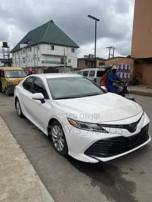Toyota Camry LE FWD (2.5L 4cyl 8AM) 2018 White