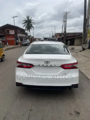 Toyota Camry LE FWD (2.5L 4cyl 8AM) 2018 White
