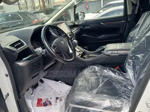 Toyota HiAce 2020 White