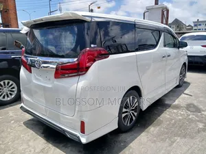 Toyota HiAce 2020 White
