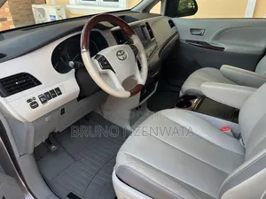 Toyota Sienna Limited AWD 7-Passenger 2013 Gray