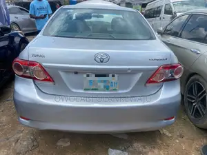Toyota Corolla 2010 Silver