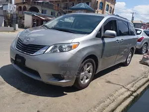 Toyota Sienna 2012 Silver