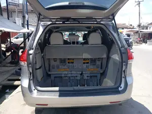 Toyota Sienna 2012 Silver